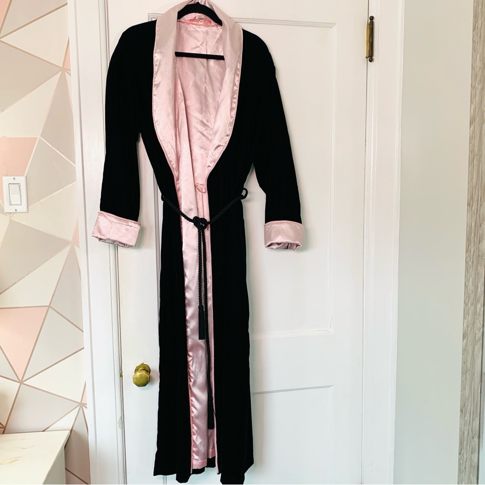 90s Victoria’s Secret Velvet Satin Long Robe Luxurious Tassel Belt Black Pink